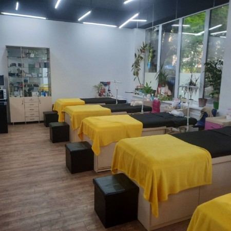 Элегантная и функциональная кушетка для  наращивания ресниц А-5